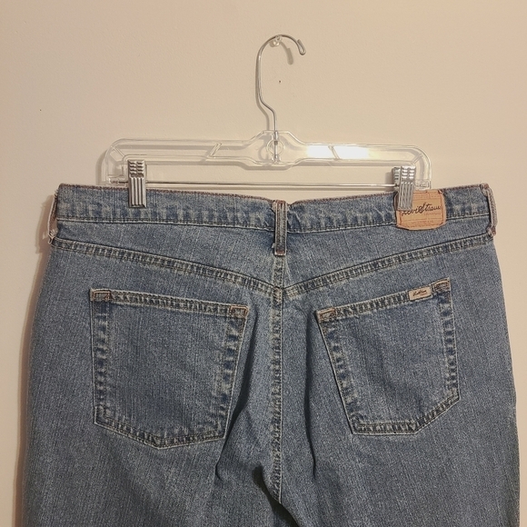 Levi's | Women's Mid Rise Medium Rinse Stretch Denim Shorts (Size 20W Short) - Picture 10 of 13